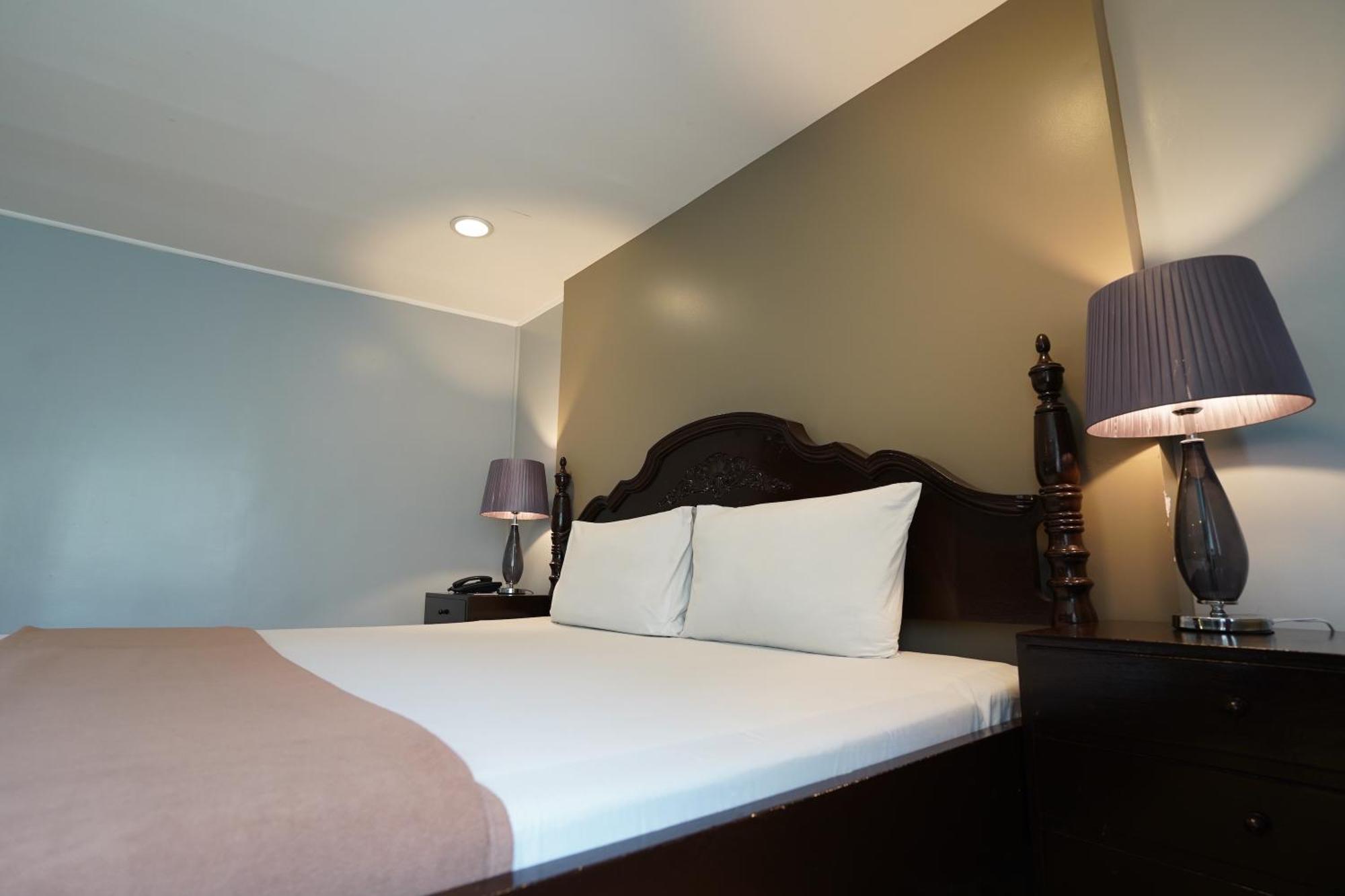 เรดดอร์ซ พรีเมียม แอท อาร์โซ โฮเทล มะนิลา - พนักงานฉีดวัคซีนแล้ว Hotel ภายนอก รูปภาพ